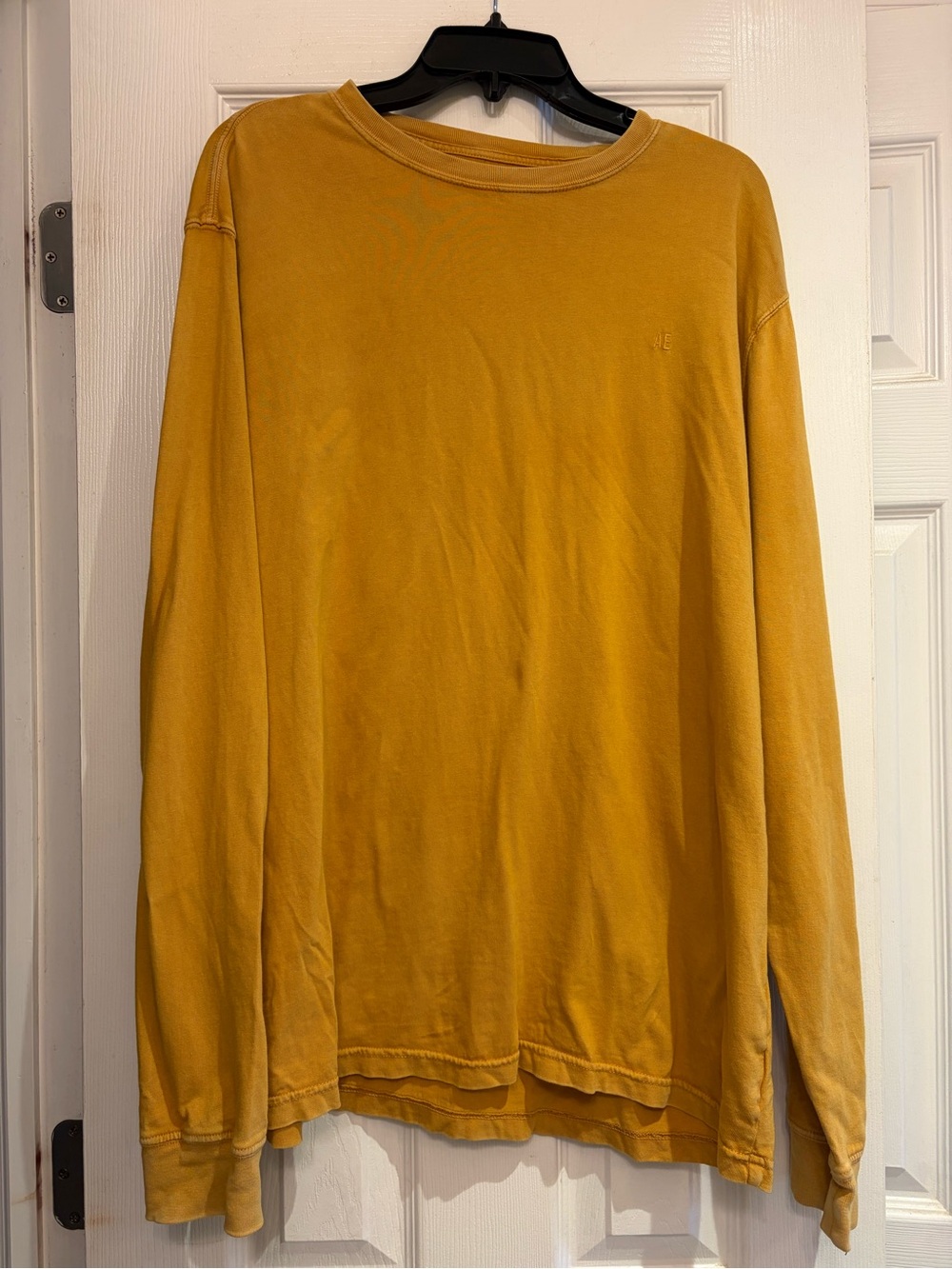 American Eagle Outfitters Men's Long-Sleeve Crewneck in Mustard